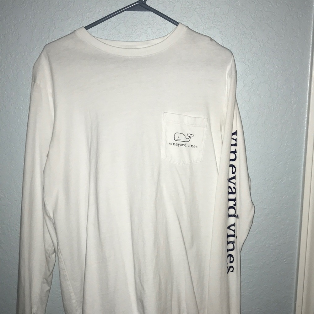 Vineyard Vines tshirt